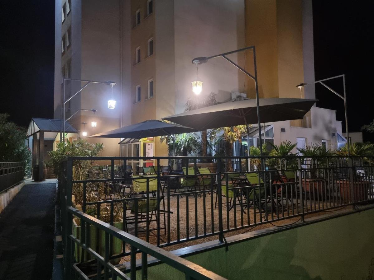 Lons Hotel Restaurant Le Relais - Pau Nord מראה חיצוני תמונה